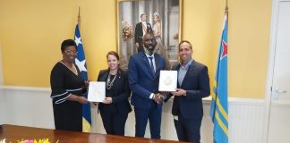 Prome Minister y Minister di salud a reuni cu prome Minister y Minister di labor y social di Corsou