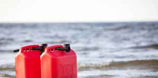 Contrabando di Ilegal y gasolin den Parke Nacional Arikok