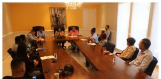 Minister Maduro a reuni cu e gruponan cu ta participa den parada y a repasa e reglanan