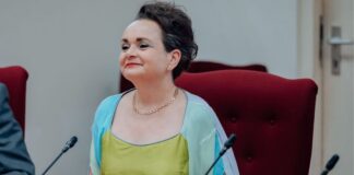 Mi ta sinti cu den sra. Van Huffelen Aruba por yega hunto cu Hulanda na mihor palabracion