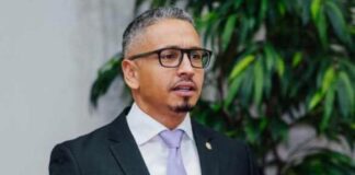 Mester Elimina bureaucracia cu ta stroba compañianan local y internacional di inverti na Aruba