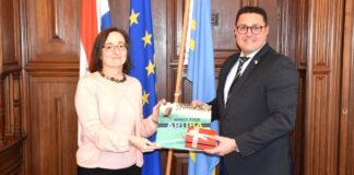 Embahador di Belgica cu bishita di cortesia serca Minister Besaril