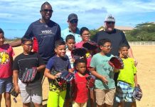 Sidney Ponson Charity Foundacion a haci muchanan feliz den fin di siman