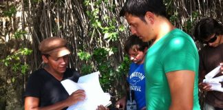 Cineasta local Juan Francisco Pardo celebrando 30 aña den media