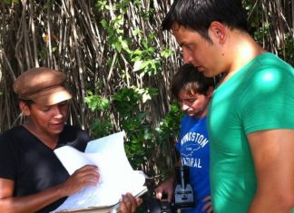 Cineasta local Juan Francisco Pardo celebrando 30 aña den media