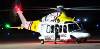 Helicopter di Kustwacht a trece un persona cu a bira hopi malo abordo di barco