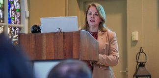 Prome Minister a duna discurso den e cumbre di Universidad di Aruba