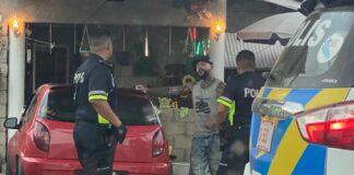 Polis a detene homber cu a yega cas agresivo, agredi dama y tene sera.