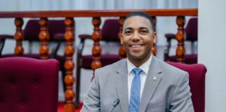 Dialuna gobierno lo atende malcontento y bruhamento riba peticionnan pa campamento