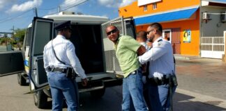 Homber agresivo y bou influencia deteni pa posibel menasa