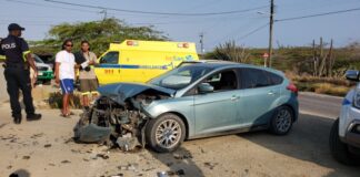 Problema a start despues di accidente di trafico unda dos menor a resulta herida