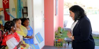 Minister Xiomara Maduro a bishita Scol Preparatorio Santa Jacinta