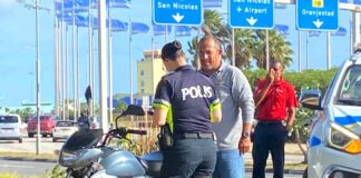 Diamars atardi a drenta informe di cu tin un accidente hit & run cu hende herida na Wayaca, mesora a dirigi tanto polis como ambulans na e sitio.