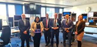 Minister Xiomara Maduro a reuni riba e trabaonan cu mester wordo haci pa mehoracion financiero di pais Aruba