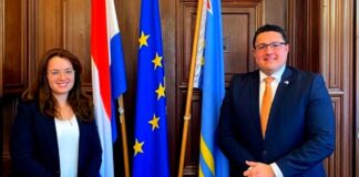 Bishita di cortesia di Mandy Villasmil na minister Besaril