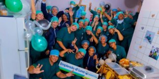 A sorprende Nina Brito-Kelly como empleado di luna