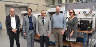 Minister Croes a bishita ROVC na Ede