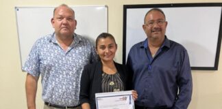 3 studiante mas a gradua pa nan PDG -opleiding na Fundacion FEPA.