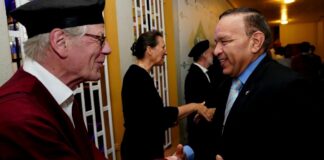 Mnister Endy Croes ta felicita Facultad di Derecho di Universidad di Aruba cu Awor ta Conta cu Dos Profesor Nobo