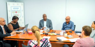 Comite Olimpico Arubano a sinta hunto cu Minister Van Heydorn di Corsou