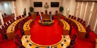 Empleado Di Parlamento Suspendi Pendiente Di Investigacion