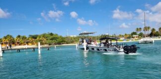 Strea A213 a dal patras di un cruiseship y a wordo getow treci bek na pier di Surfside Marina