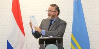 Minister Croes ta splica e motibo di desconfiansa den directora di DIMAS