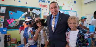 Minister Endy Croes A Bishita St Paulus School Hunto Cu Premier Evelyn Wever – Croes & Parlamentario Alvin Molina.