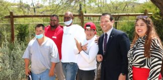 Minister Rocco Tjon a Haya Recorido y a Reuni Cu Hunta Di Maneho Di Stichting Voor Verstandelijk Gehandicapten Aruba