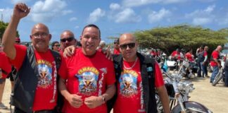 Minister Di Deporte Presente Na E Di Cinco Lustro Di Camacuri Harley Davidson Recorido Pa Cu Himno Y Bandera.