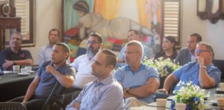 Minister di Asunto Economico den reunion cu sector priva riba reformanan economico