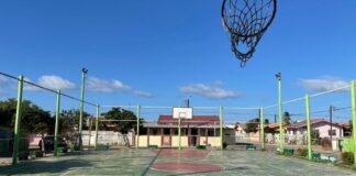 Cancha di basketball den Sint Maartenstraat (VIllage) mester transforma den orguyo di nos muchanan