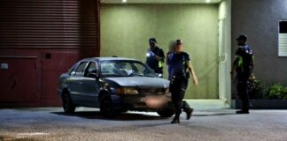 Dos auto a ricibi impacto di bala: Homber cu arma di candela tawata tira pa loco den Jaburibari