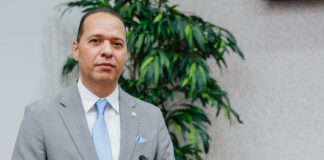 Mike ta papia di pobresa, porfin el a realisa cu ta e mes a causa esaki.