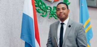 Parlamentario Hendrik Tevreden 10 di Maart 2020 un dia scur pa Aruba :Oposicion a vota contra pa hancra ombudsman den constitucion di Aruba