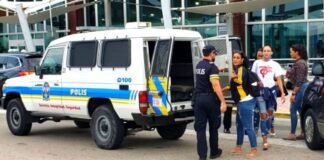 Tres muhe aresta momento cu nan tawata biahando pa Sint Maarten