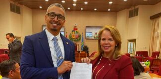 Servicio di gobierno por mehora si duna atencion corecto na ambtenaar