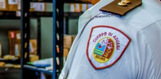 Departamento di Aduana ta cera riba Diabierna Santo y di dos dia di Pasco Grandi