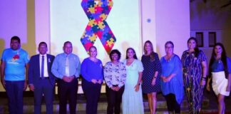 Minister Endy Croes presente pa sostene e causa hunto cu fundacion autismo Aruba (FAA)