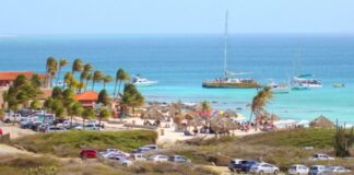 Despues di dos aña, cu permiso den man por campa bek