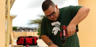 Aruba Bank ta reconoce su empleado superior pa luna di januari