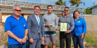 Minister Arends hunto cu Santa Rosa ta nombra Darrel Koolman como e Productor Hoben di 2021.