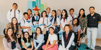 A.T.A. a ricibi bishita di studiantenan di unidad di Hospitalidad y Turismo di EPI.