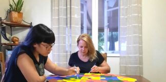 En conexion cu Dia Mundial di Conscientisacion di Autismo: DIASABRA 2 DI APRIL LO CENDE LUZ BLAUW NA BESTUURSKANTOOR