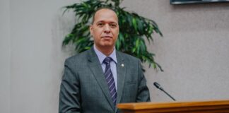 Parlamentario Marco Berlis (MEP): E vision di sr. Mike Eman no a cambia: Vision pa sigui haci megadebe si e mester lidera nos pais.