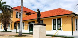 Homber cu a mishi cu mucha muher di 6 aña dilanti Hues