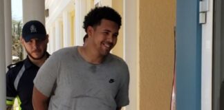 Polis a detene un sospechoso relaciona cu e asalto na e Joyeria Colombian Emeralds