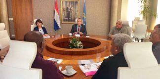 Minister di Enseñansa buscando e solucion: no ta aumenta schoolgeld y ningun werkster lo perde trabou