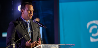 Minister Geoffrey Wever ta felicita SETAR cu reapertura di Teleshop Palm Beach