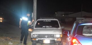 Pickup a dal un ciclista, pero mesora despues di e impacto e ciclista a desaparece